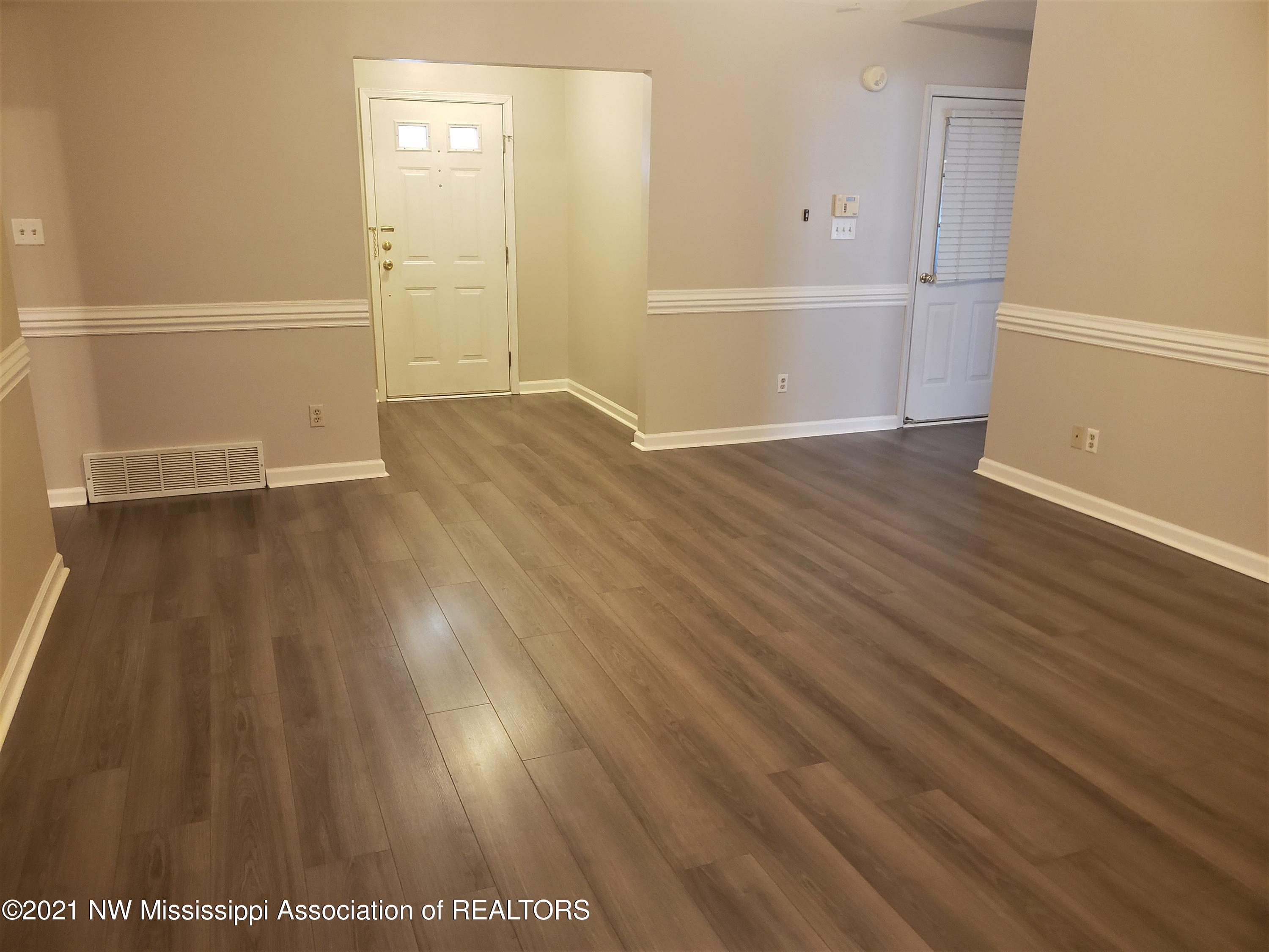 2068 Heather Ridge Southaven, MS 38672 - Photo 4 of 23 20210303_164305
