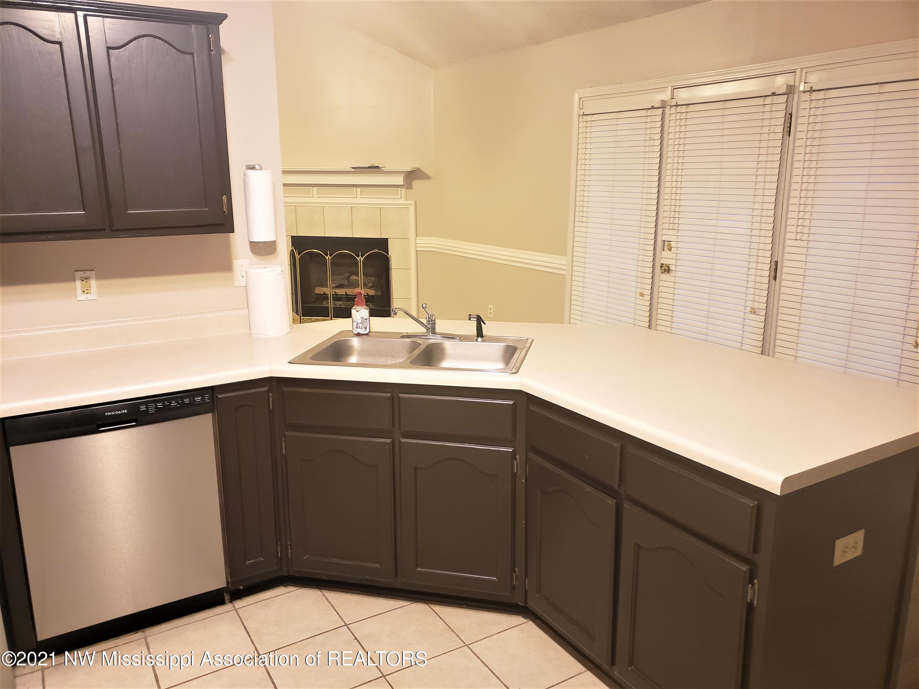 2068 Heather Ridge Southaven, MS 38672 - Photo 6 of 23 20210302_174043