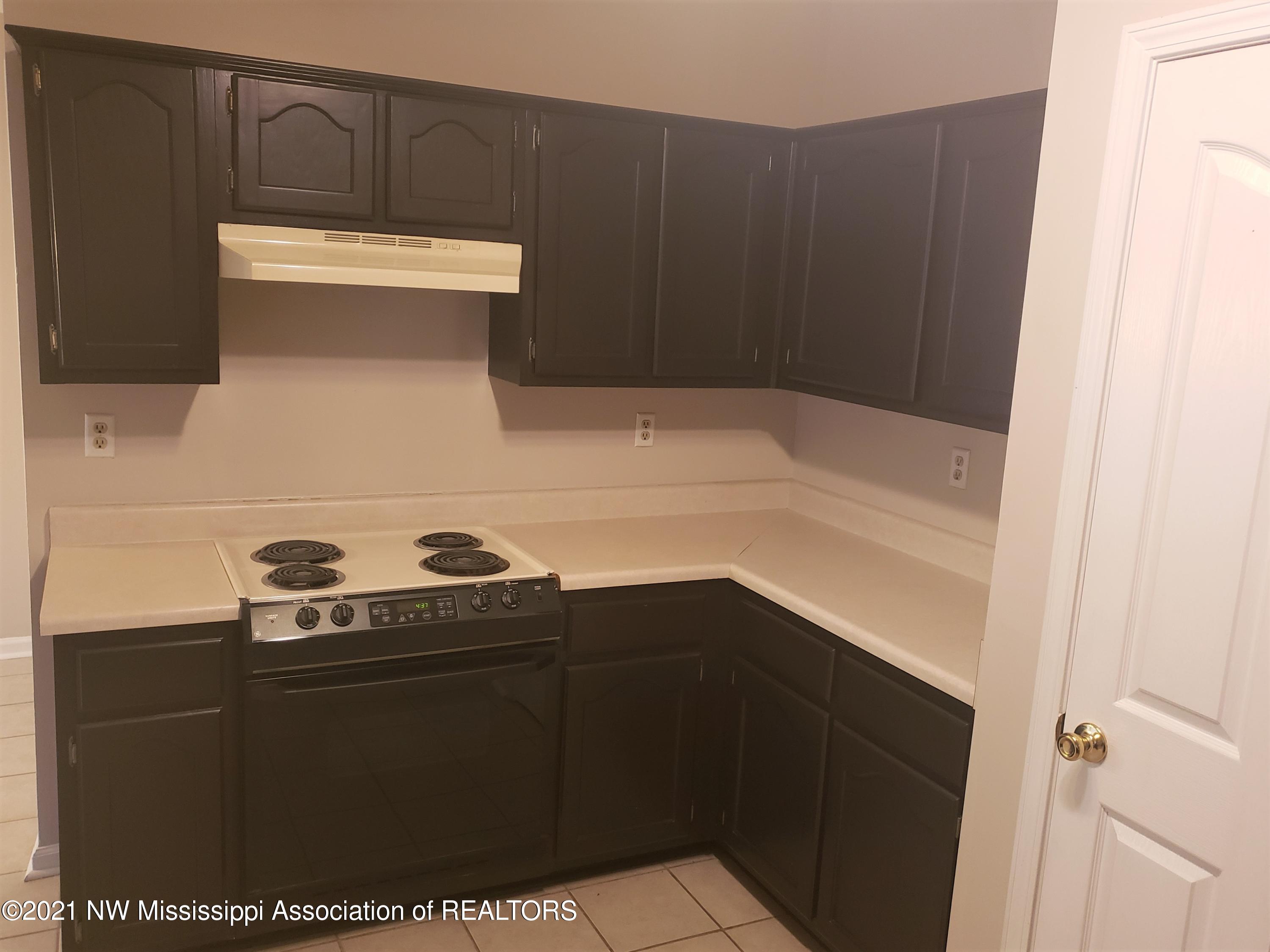 2068 Heather Ridge Southaven, MS 38672 - Photo 7 of 23 20210303_163625