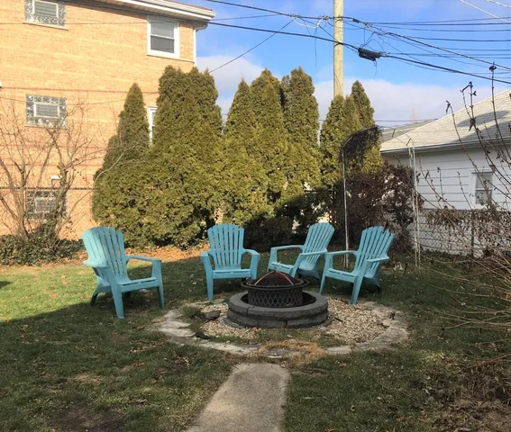 $2,000 | 6550 West Ebinger Drive, Unit 2, Niles, IL 60714