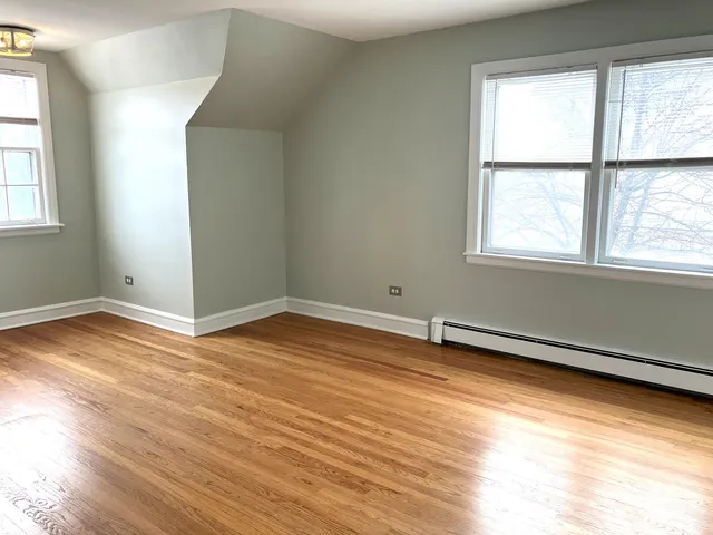 $2,000 | 6550 West Ebinger Drive, Unit 2, Niles, IL 60714