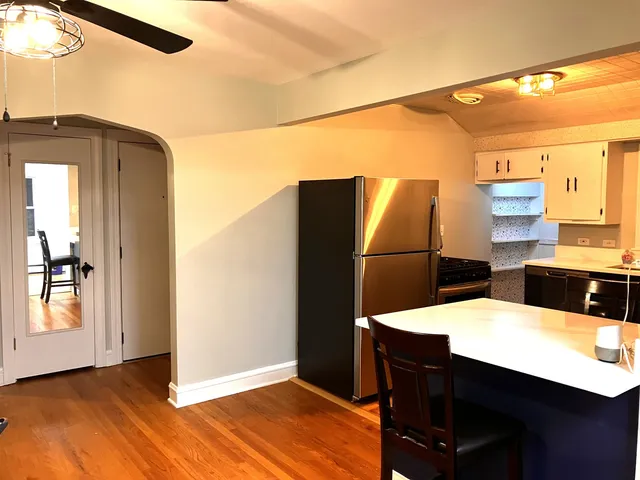 $2,000 | 6550 West Ebinger Drive, Unit 2, Niles, IL 60714