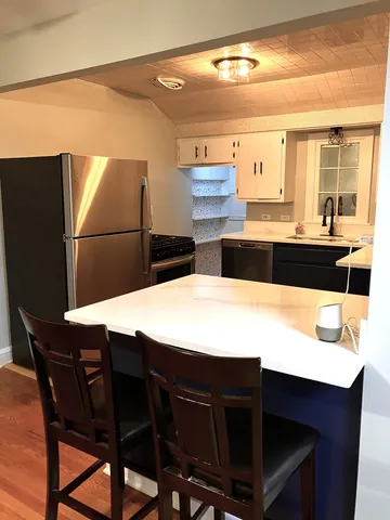 $2,000 | 6550 West Ebinger Drive, Unit 2, Niles, IL 60714