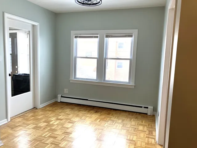 $2,000 | 6550 West Ebinger Drive, Unit 2, Niles, IL 60714