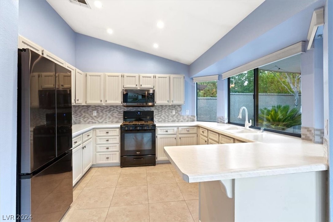 375 Rushing Creek Court Henderson, NV 89014 - Photo 17 of 37 Chef's Kitchen