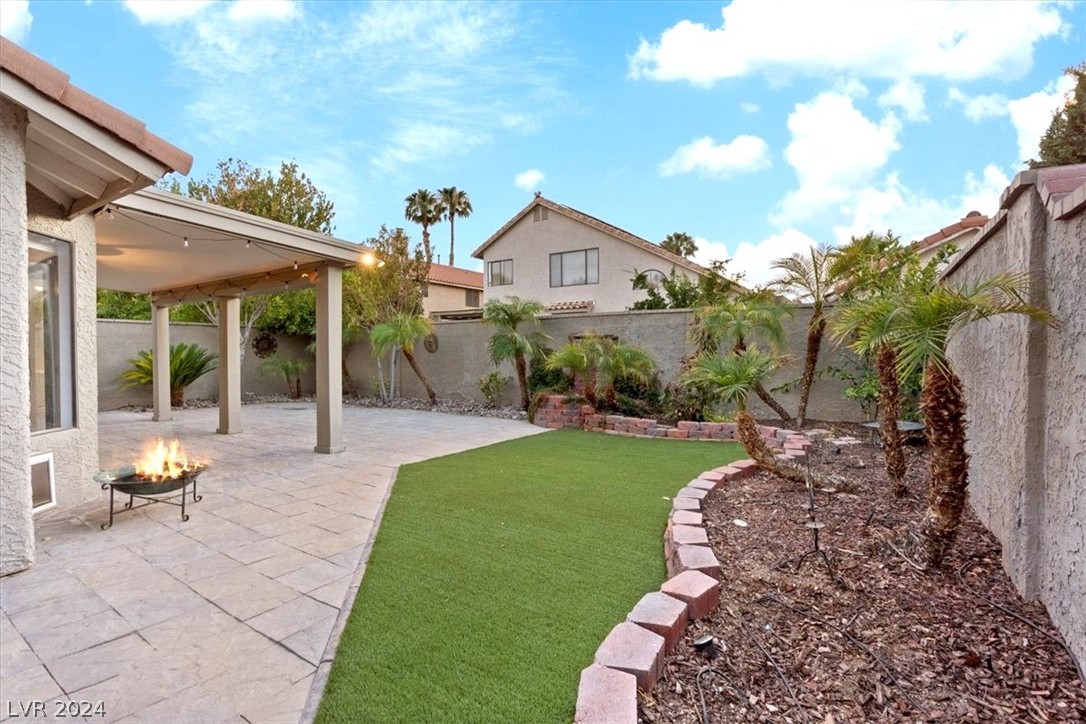 375 Rushing Creek Court Henderson, NV 89014 - Photo 32 of 37 Large Backyard