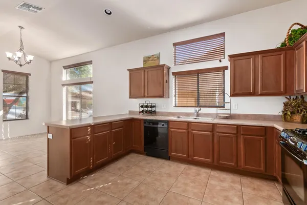 $2,800 | 6850 East Pearl Street, Mesa, AZ 85207