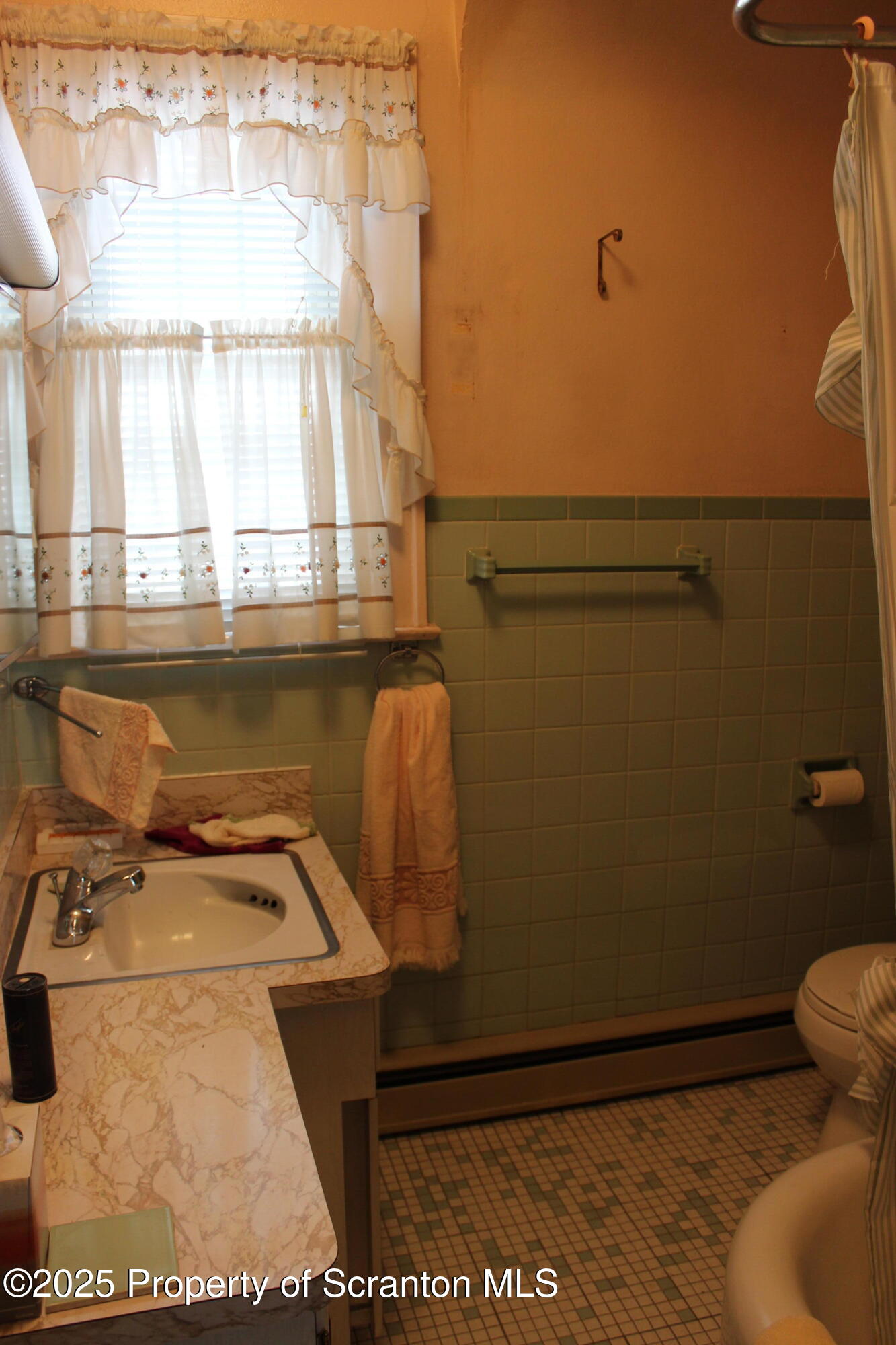 417 Cayuga Street Scranton, PA 18508 - Photo 16 of 20 Bathroom 2