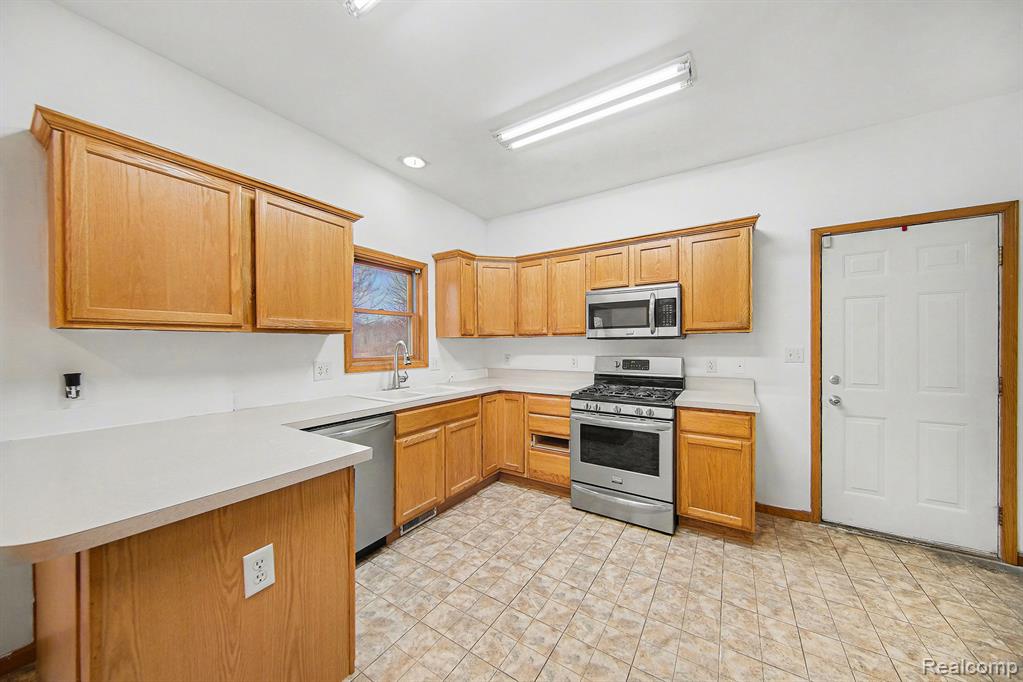 23780 Carleton West Road Belleville, MI 48111 - Photo 12 of 35 Gallery Image 12