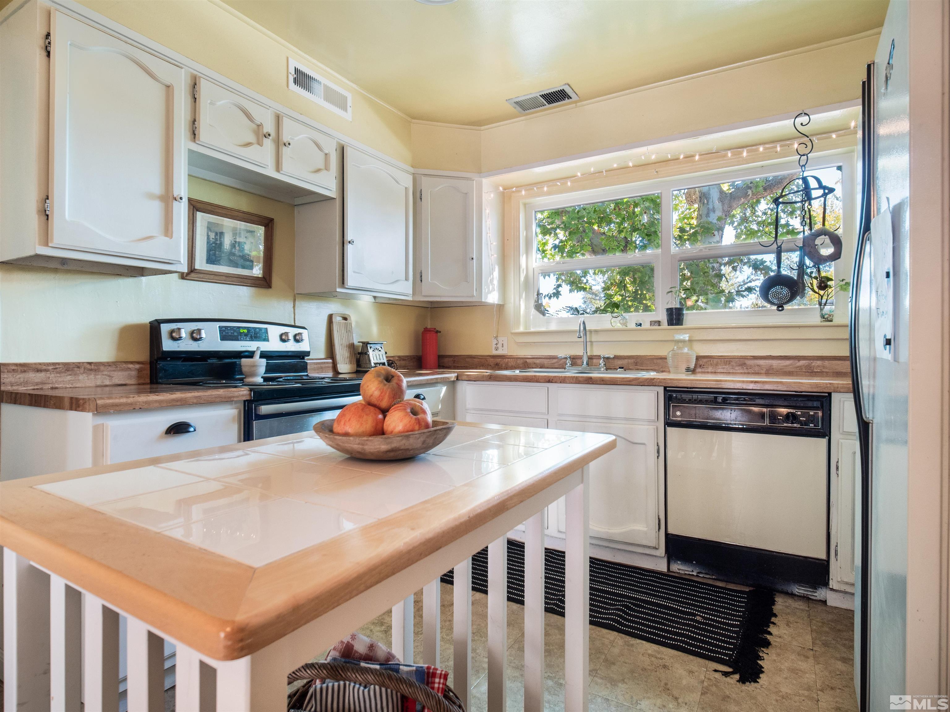 1625 Oakhurst Avenue Reno, NV 89509 - Photo 9 of 39 Photo 9