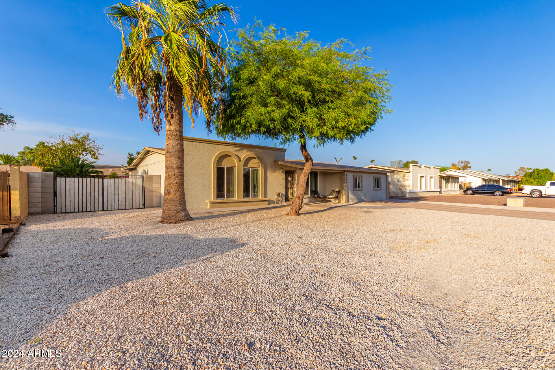 1426 West Utopia Road Phoenix, AZ 85027 - Photo 2 of 39 0003-03-Utopia