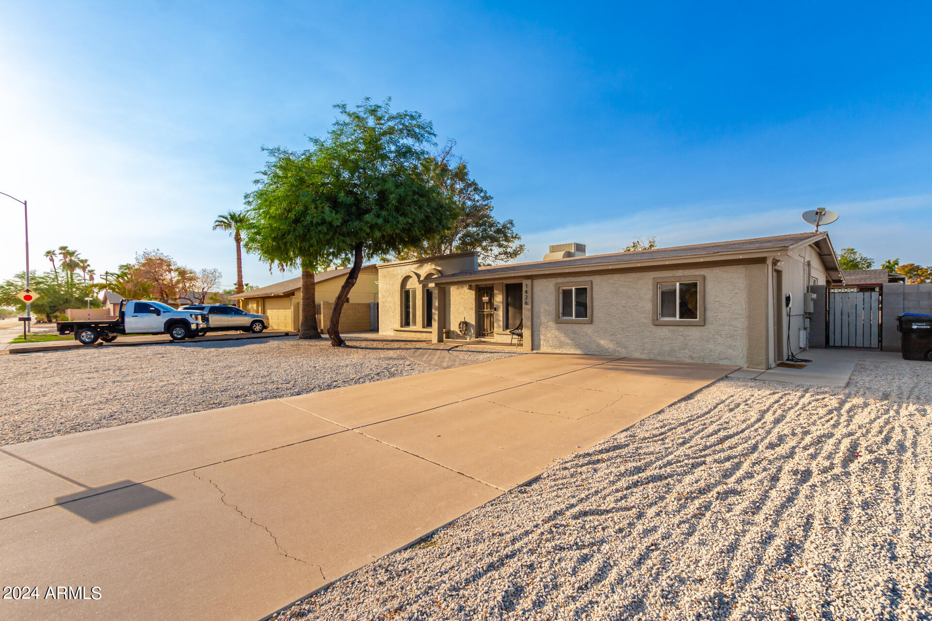 1426 West Utopia Road Phoenix, AZ 85027 - Photo 4 of 39 0005-05-Utopia