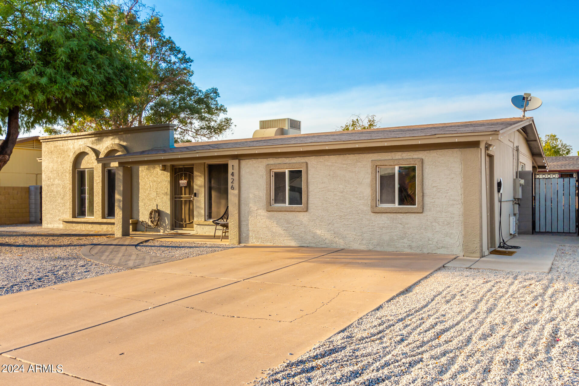 1426 West Utopia Road Phoenix, AZ 85027 - Photo 5 of 39 0006-06-Utopia