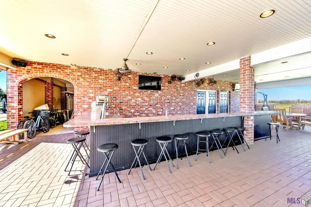 $1,250,000 | 188 Brady Bunch Lane, Lockport, LA 70374