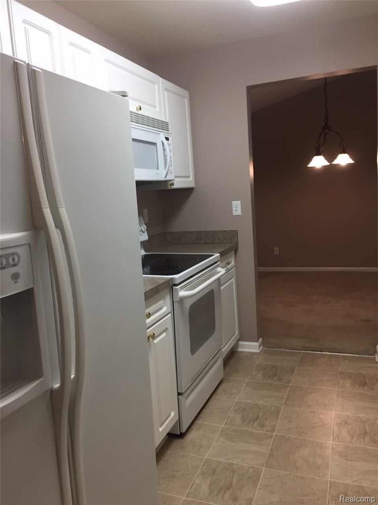3383 Tremonte Circle Rochester, MI 48306 - Photo 5 of 27 IMG_2969.JPG