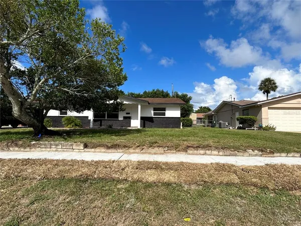 a view of a house with a yard