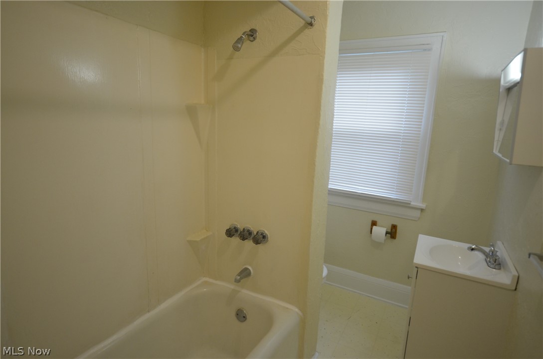 774 Copley Road Akron, OH 44320 - Photo 12 of 31 first floor
