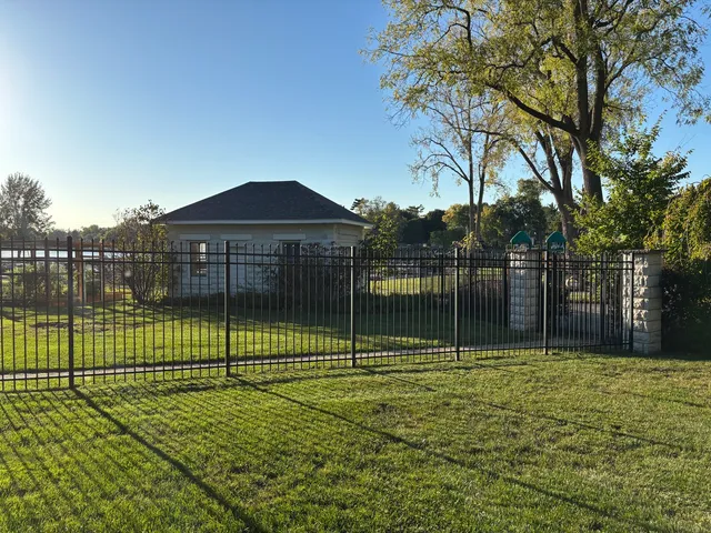 $525,000 | 101 Beachway Drive, Fox River Grove, IL 60021