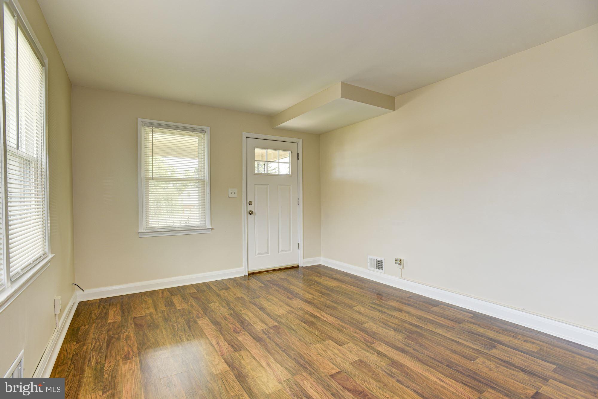 2531 Glencoe Road Baltimore, MD 21234 - Photo 5 of 26 Living Room