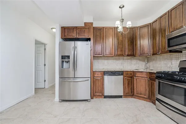 $879,000 | 8403 19th Avenue, Unit 2A | Van Pelt Manor