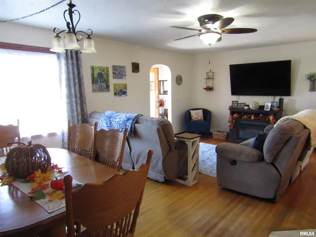 $147,500 | 1320 North Broadway Street, Lewistown, IL 61542