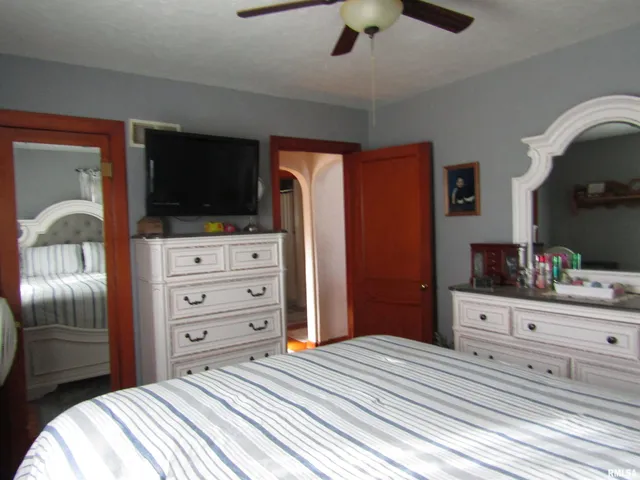 $147,500 | 1320 North Broadway Street, Lewistown, IL 61542