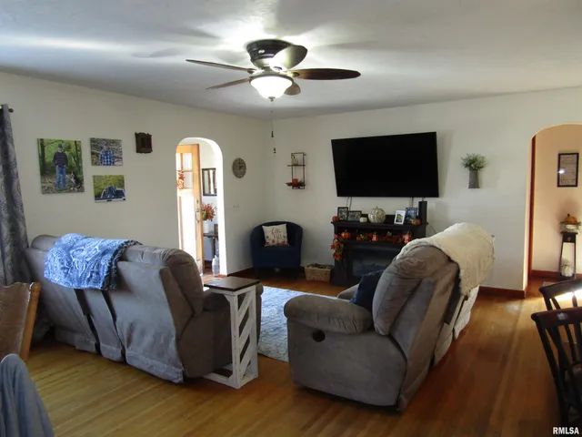 $147,500 | 1320 North Broadway Street, Lewistown, IL 61542