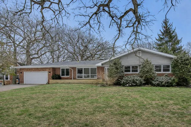 $3,850 | 12111 68th Court, Palos Heights, IL 60463