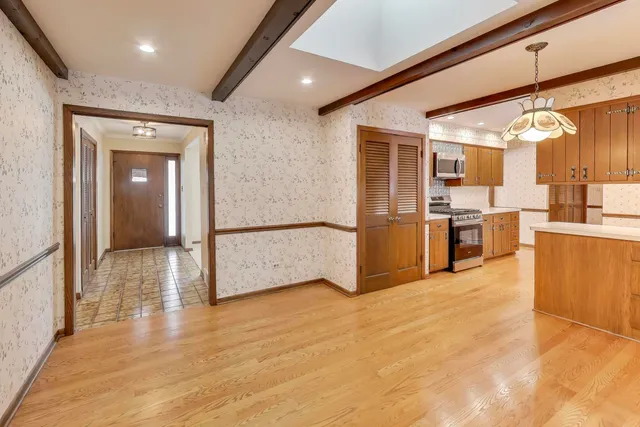 $3,850 | 12111 68th Court, Palos Heights, IL 60463