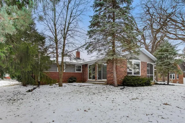 $3,850 | 12111 68th Court, Palos Heights, IL 60463