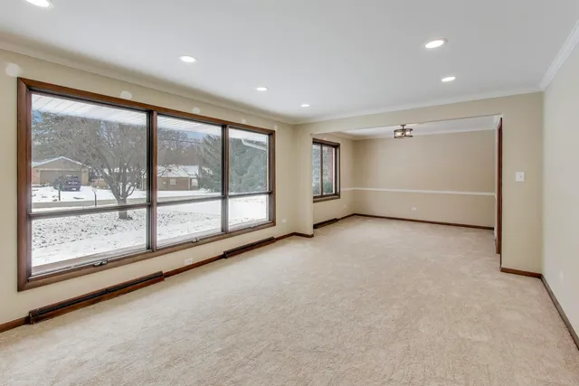 $3,850 | 12111 68th Court, Palos Heights, IL 60463