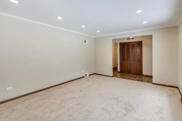 $3,850 | 12111 68th Court, Palos Heights, IL 60463