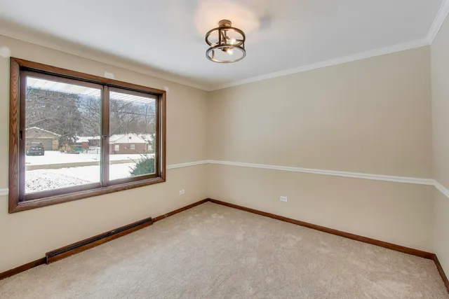 $3,850 | 12111 68th Court, Palos Heights, IL 60463