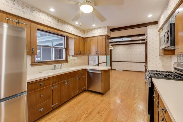 $3,850 | 12111 68th Court, Palos Heights, IL 60463