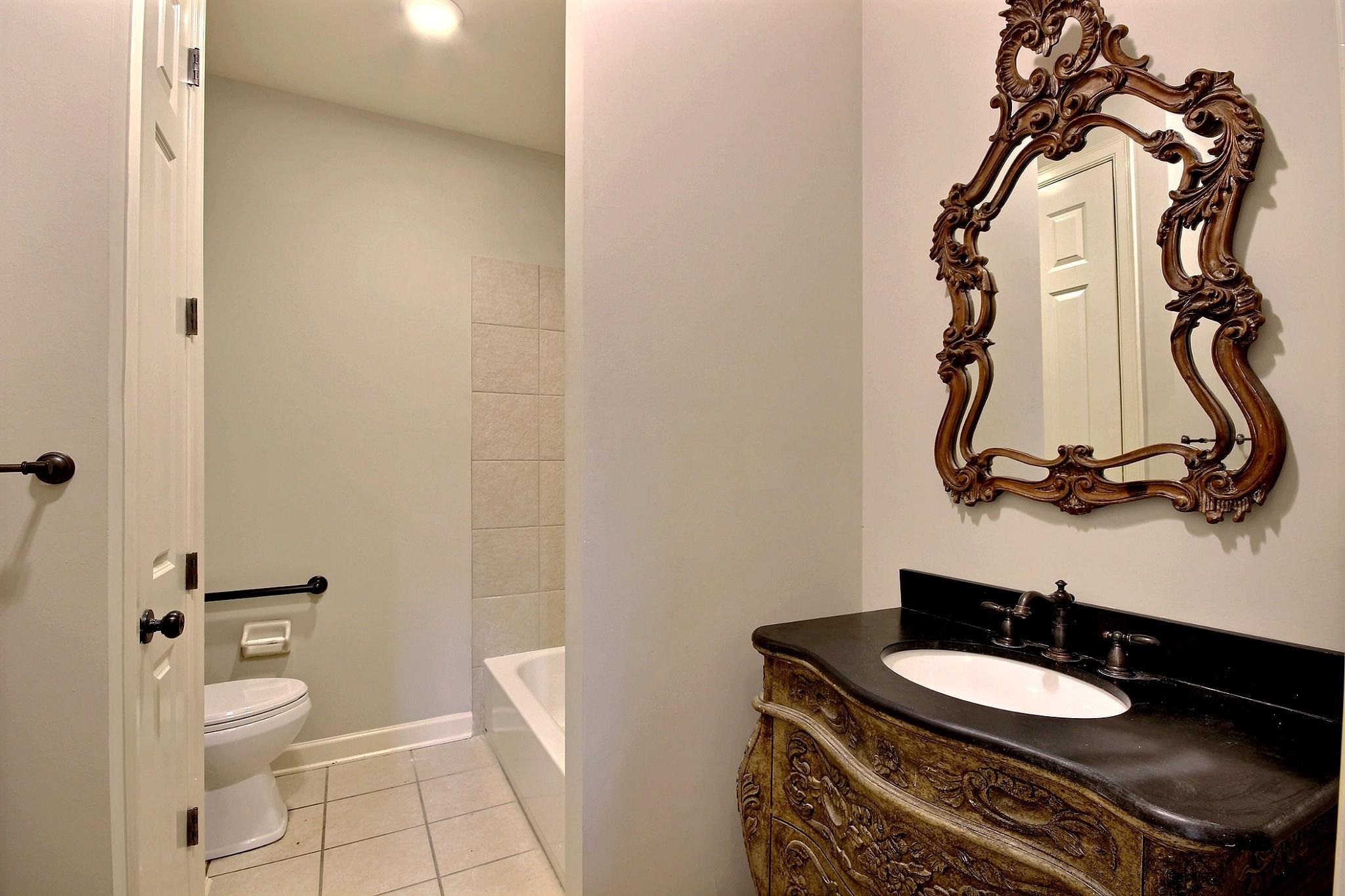 302 Colbert Street East Collierville, TN 38017 - Photo 14 of 33 Front bathroom