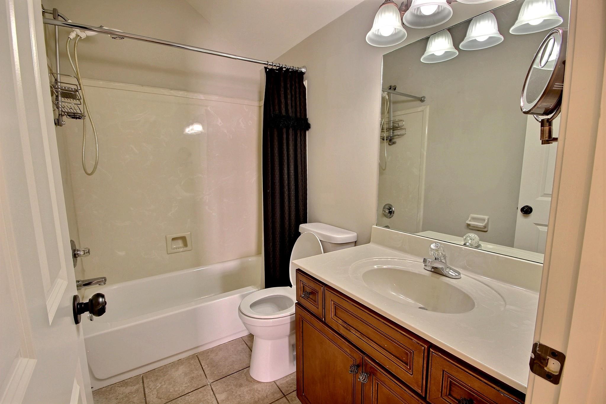 302 Colbert Street East Collierville, TN 38017 - Photo 31 of 33 upstairs full bathroom