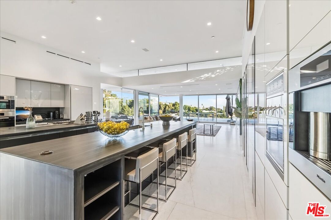 1620 Carla Ridge Beverly Hills, CA 90210 - Photo 18 of 42