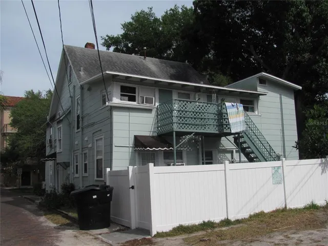 $1,100 | 524 3rd Street North, Unit D, St. Petersburg, FL 33701