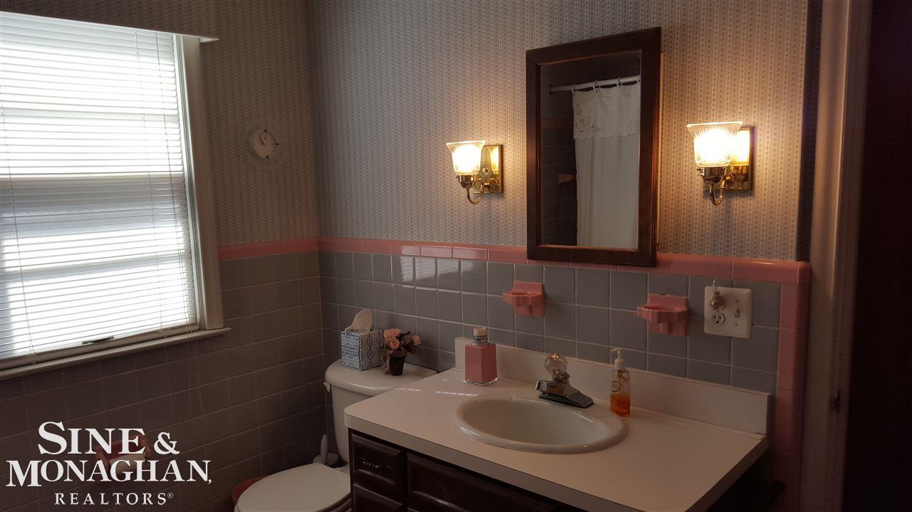 1960 Prestwick Road Grosse Pointe Woods, MI 48236 - Photo 11 of 13