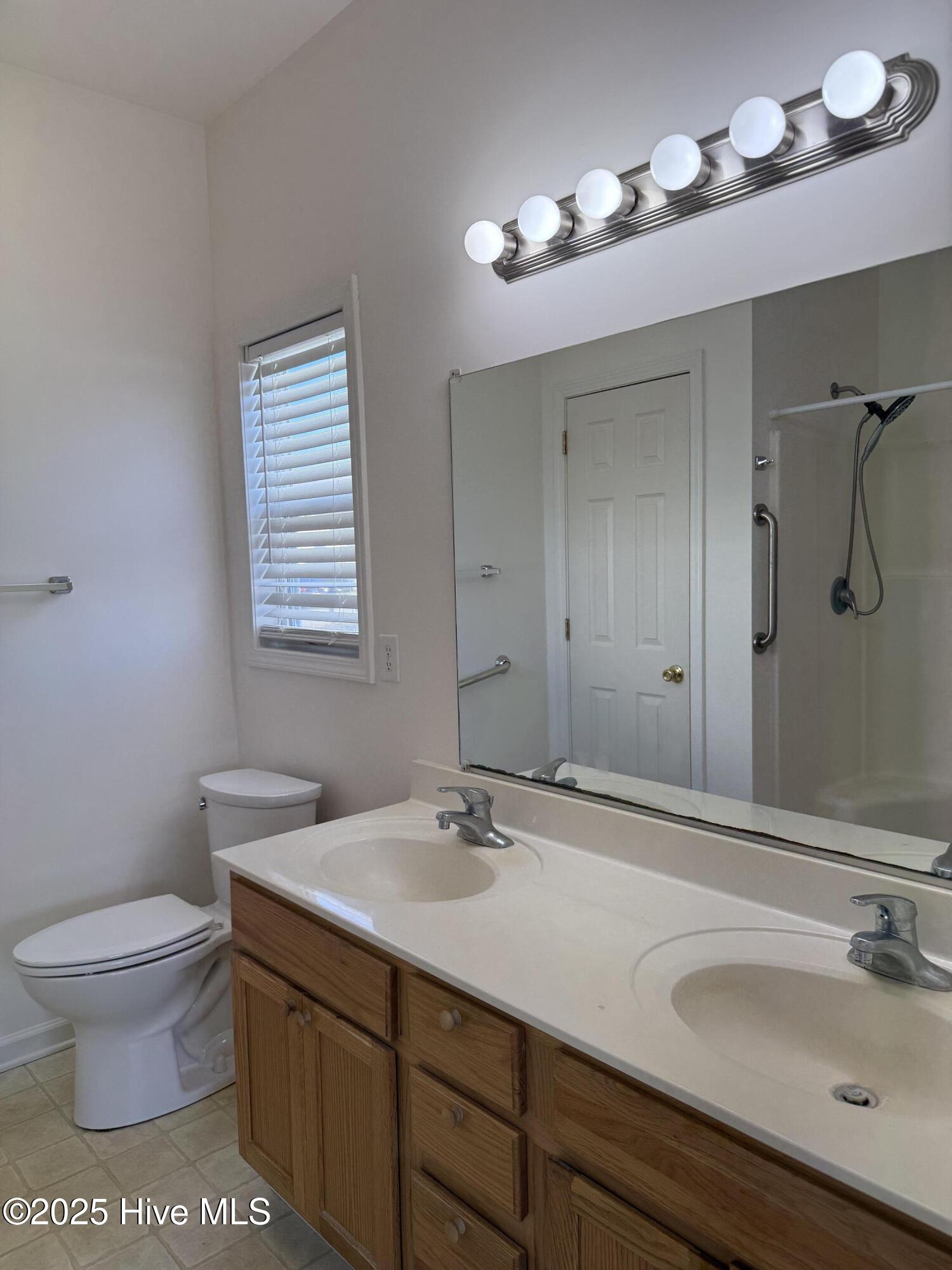 232 Rutledge Avenue Beaufort, NC 28516 - Photo 14 of 18 Master Bath