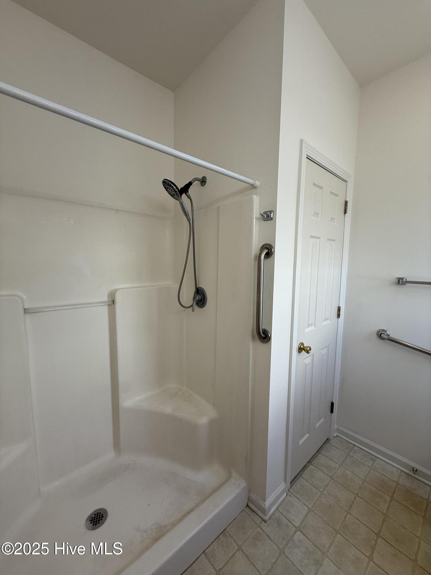 232 Rutledge Avenue Beaufort, NC 28516 - Photo 15 of 18 Master Bathroom