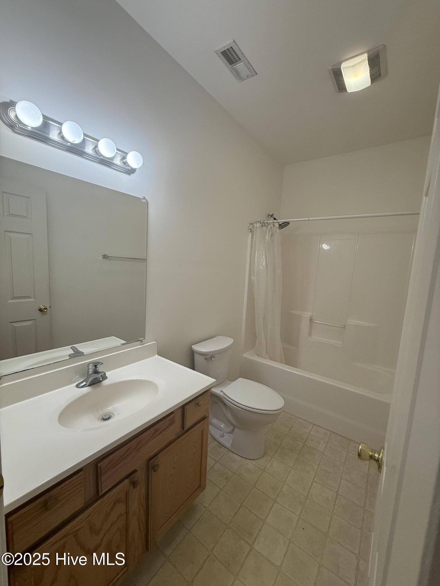 232 Rutledge Avenue Beaufort, NC 28516 - Photo 5 of 18 Full Bath 1