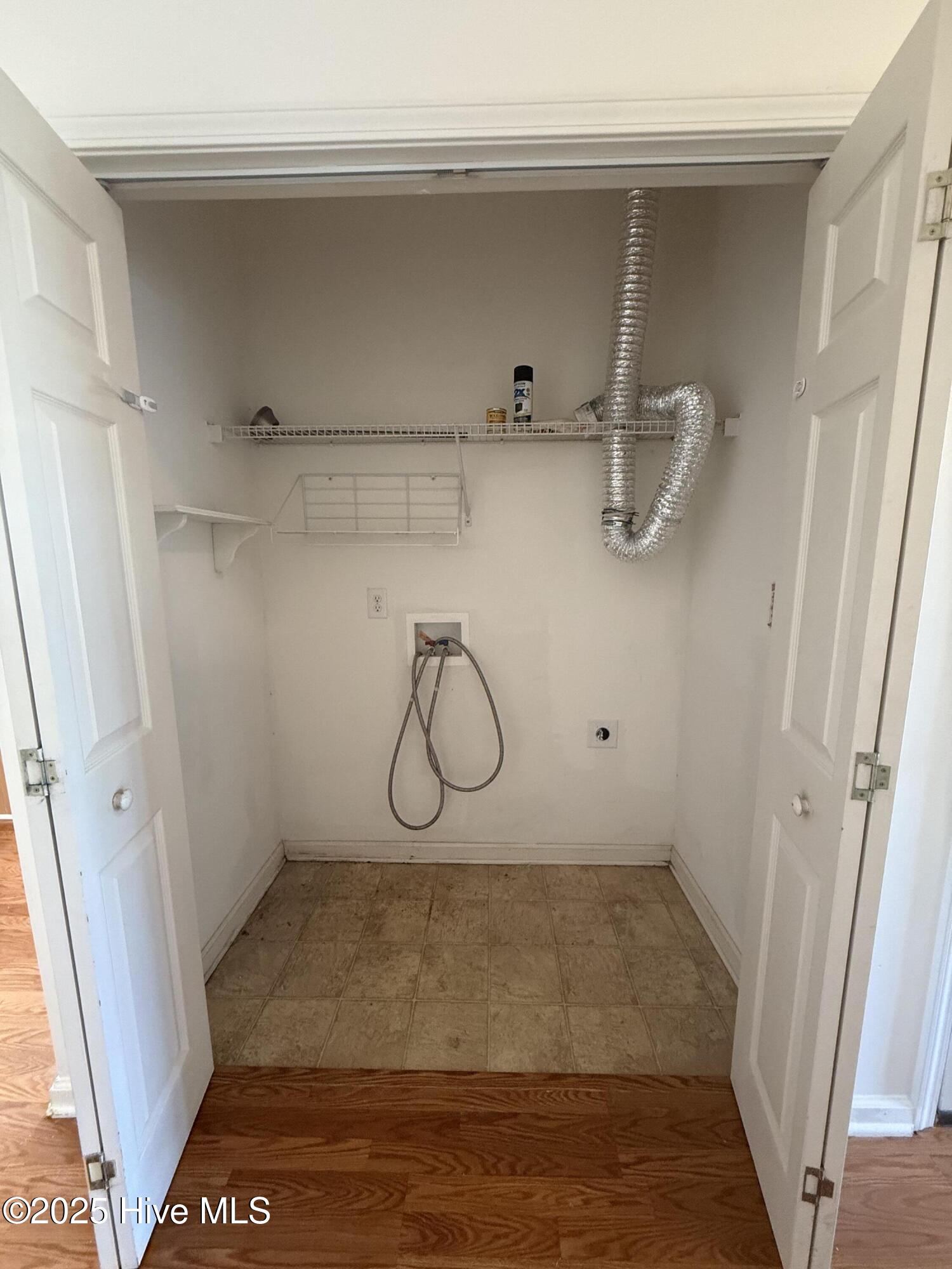 232 Rutledge Avenue Beaufort, NC 28516 - Photo 6 of 18 Laundry Closet