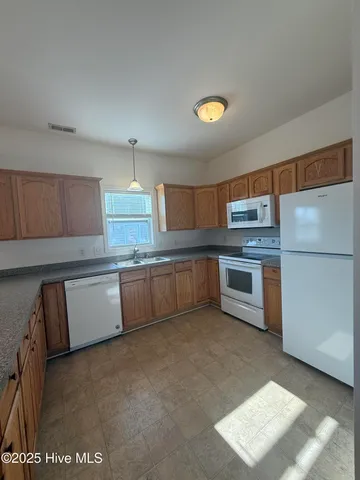 $1,950 | 232 Rutledge Avenue, Beaufort, NC 28516