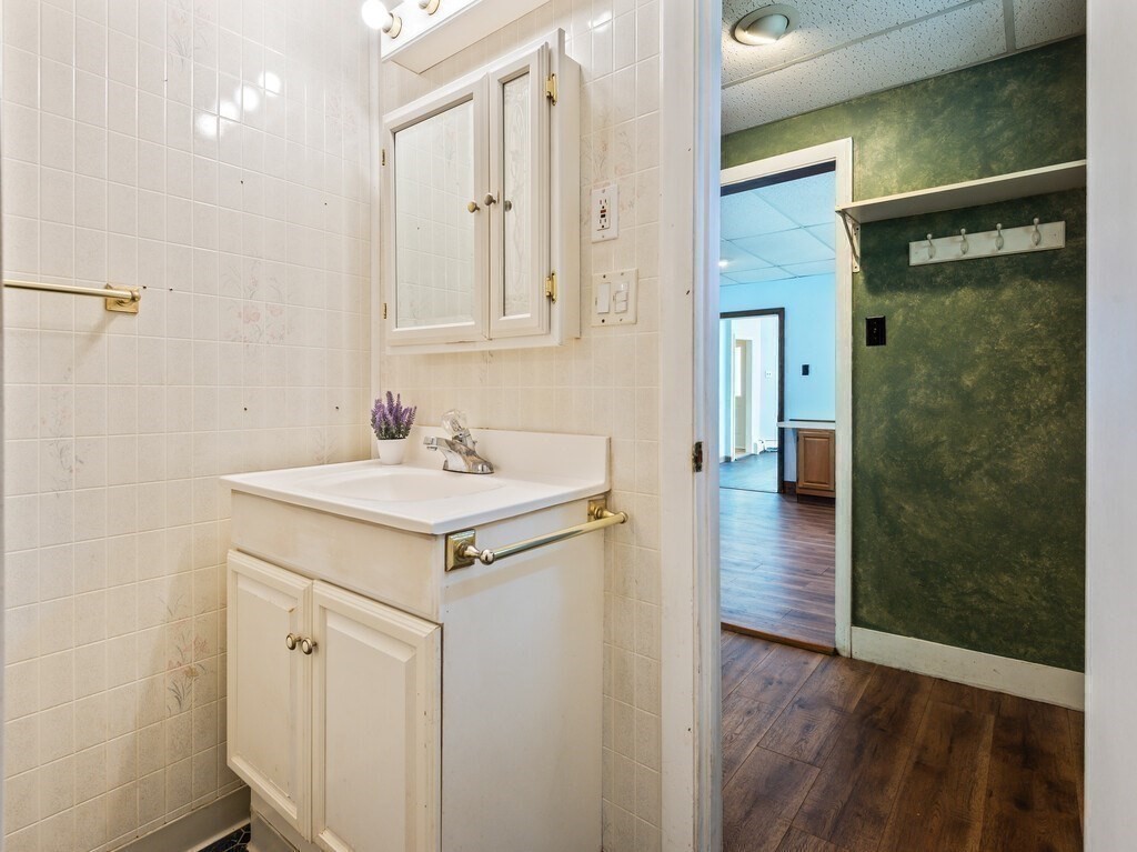 5 Crosby Street Webster, MA 01570 - Photo 8 of 31