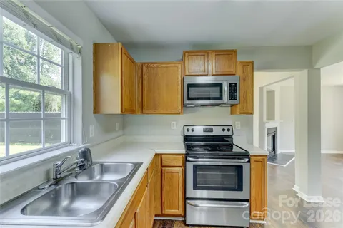 $1,950 | 524 Stillgreen Lane, Charlotte, NC 28214