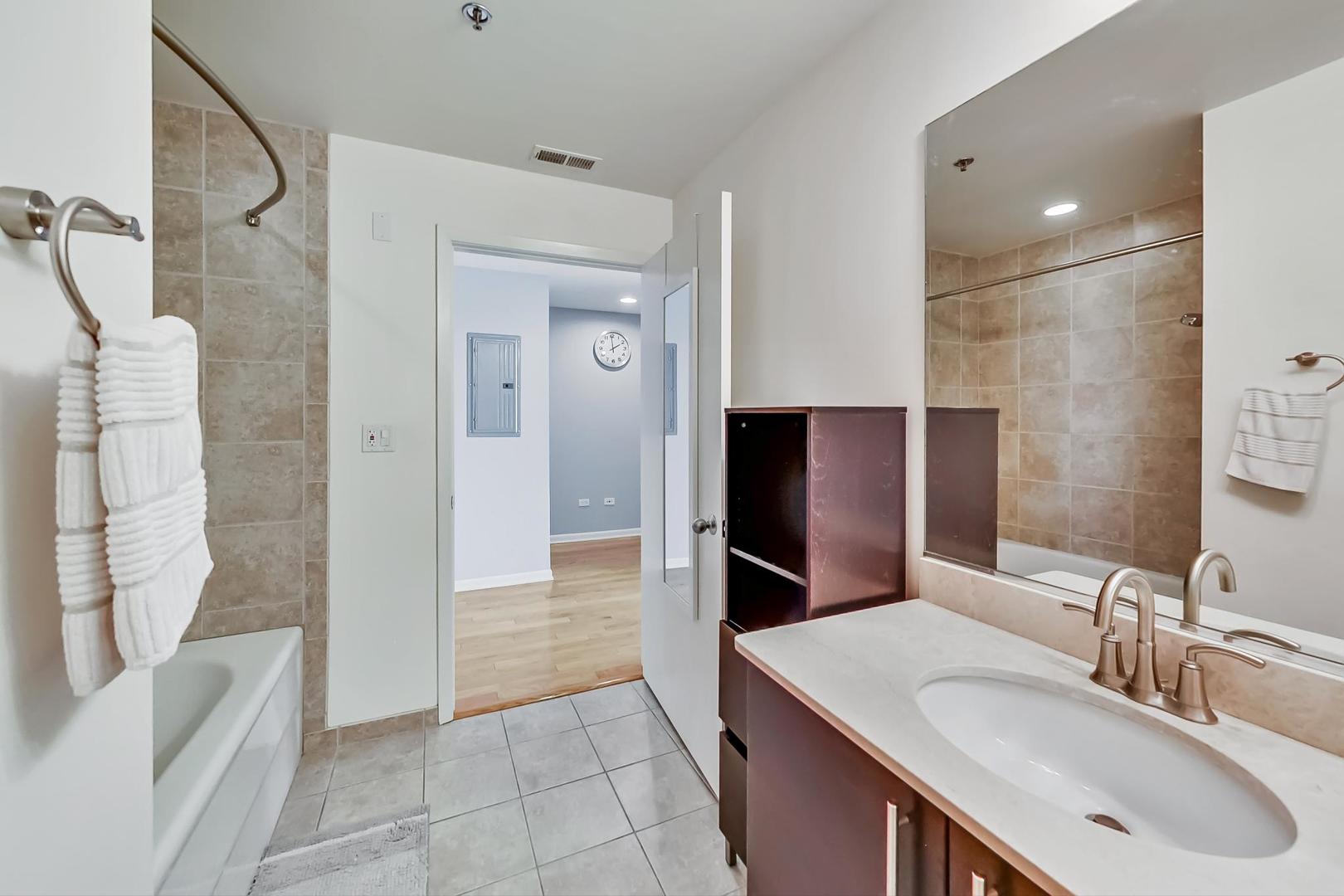 225 South Sangamon Street, Unit 802 Chicago, IL 60607 - Photo 18 of 25
