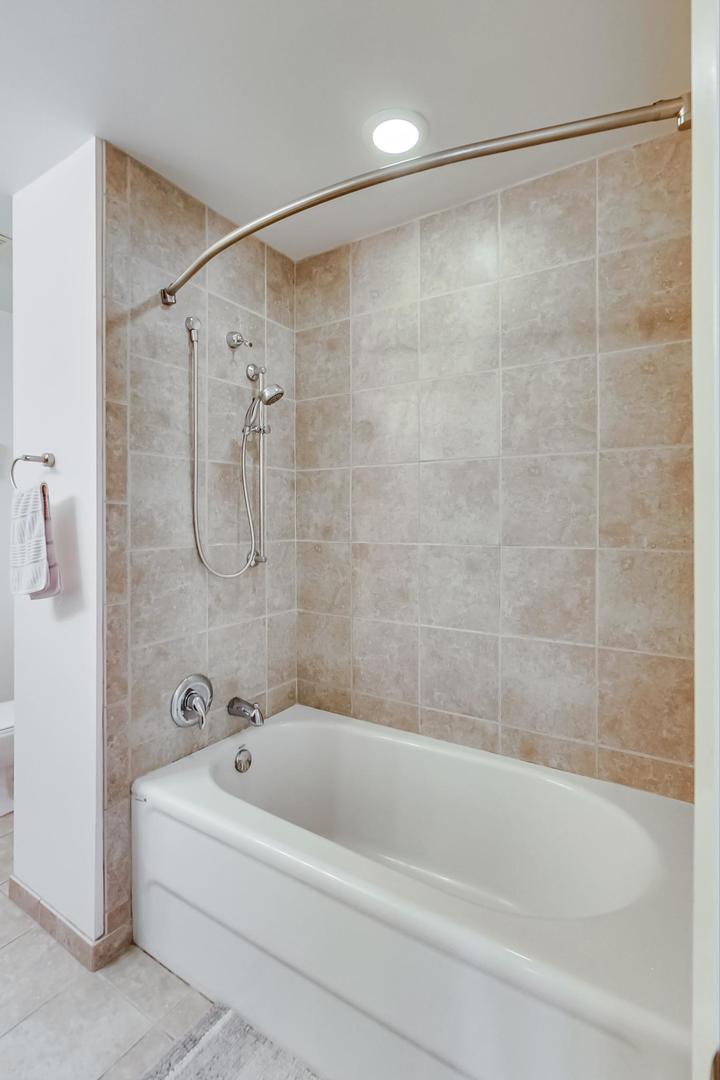 225 South Sangamon Street, Unit 802 Chicago, IL 60607 - Photo 19 of 25