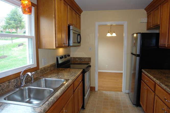 2605 Spring Road Southwest Roanoke, VA 24015 - Photo 9 of 33 88