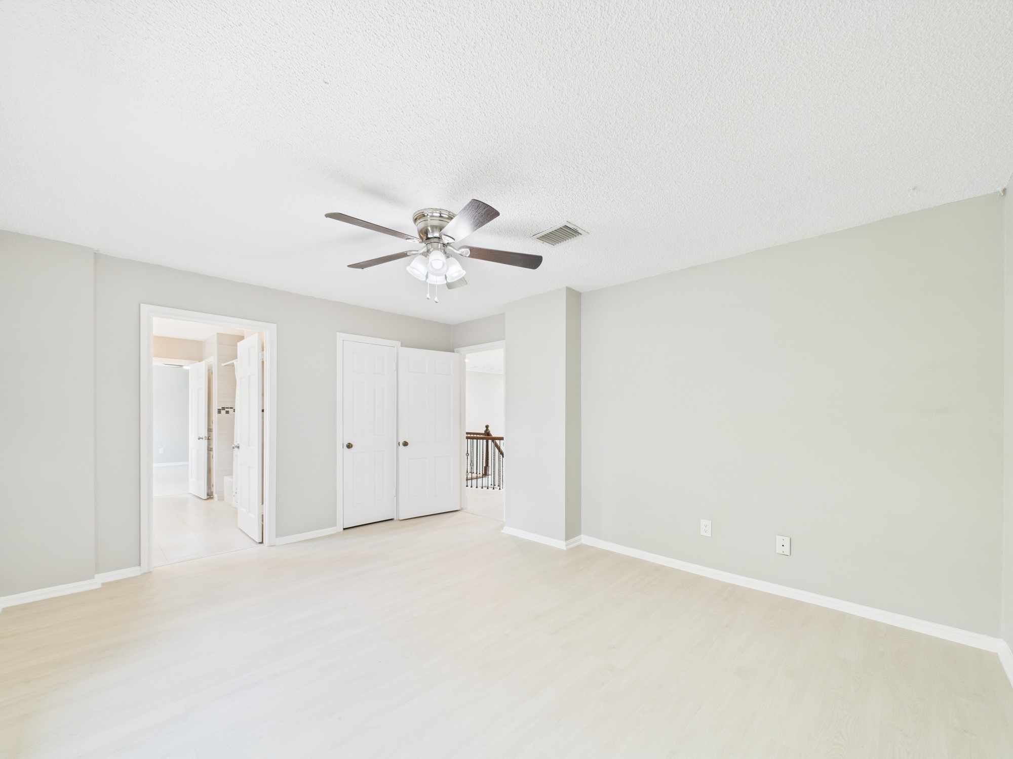 702 Daria Court Houston, TX 77079 - Photo 34 of 44 Second Bedroom sharing a Semi-Private Bath